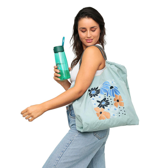 Bolso Bordado Flowers H2O Wear Celeste